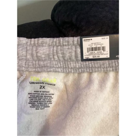 Tek Gear Fleece mid rise shorts Woman’s size 2X 
gray fleece pockets raw… - Picture 4 of 10